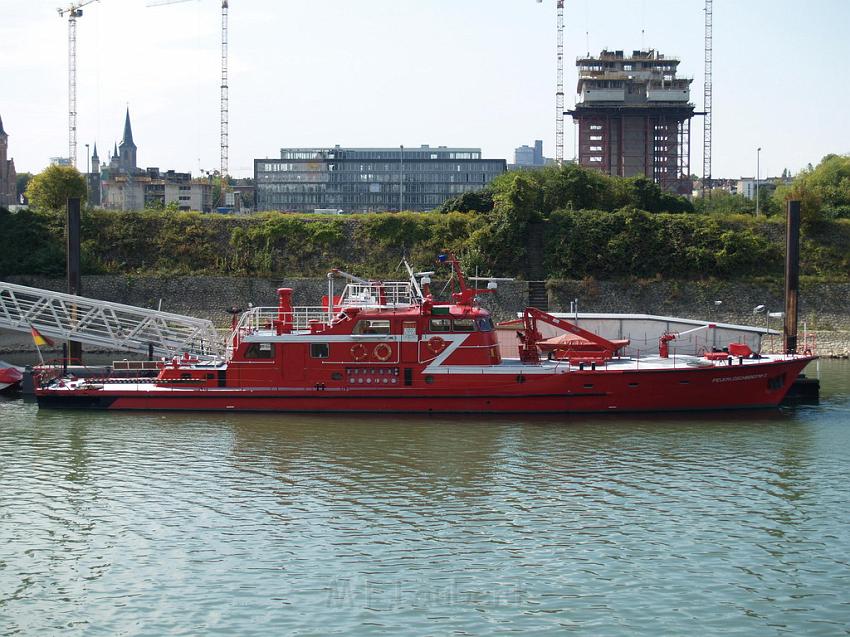 Feuerloeschboot 10-2      P218.JPG